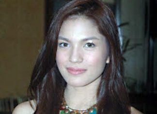 Andrea Torres, ibinaon ang boobs sa buhangin