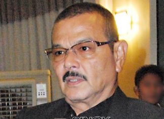 KAPPT president Rez Cortez, pangangasiwaan ang isang benefit art exhibit