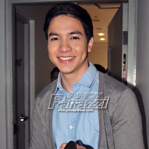 Alden Richards, inetsa-puwera na ang beking discoverer at ex-manager?