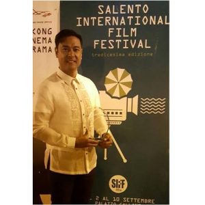 Allen Dizon with his Best Actor trophy from 13th Salento International Film Festival for the film Iadya Mo Kami
