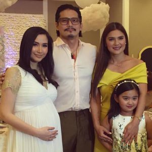 Robin Padilla & Mariel Rodriguez With Vina Morales And Her Daughter 