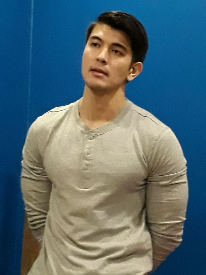 Vivo Ouano sasabak sa love scene kay Mr. Gay World 2017 John Raspado sa sex comedy play na ‘Solo Para Adultos’