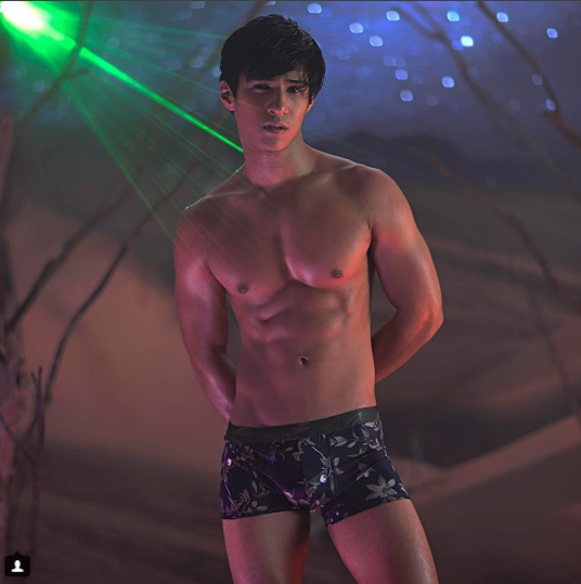 Pagrampa ni Albie Casino na naka-underwear sa Bench fashion show, inaabangan na!