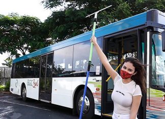 WET BUS WASH FOR A CAUSE: Ivana Alawi, tinanggap ang huling hamon ni Lloyd Cafe Cadena